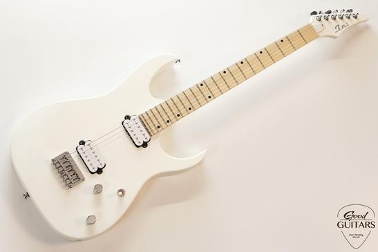 INT Guitars Superstrat Baritone White #617717