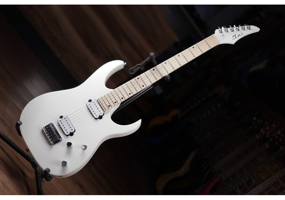 INT Guitars Superstrat Baritone White #617750